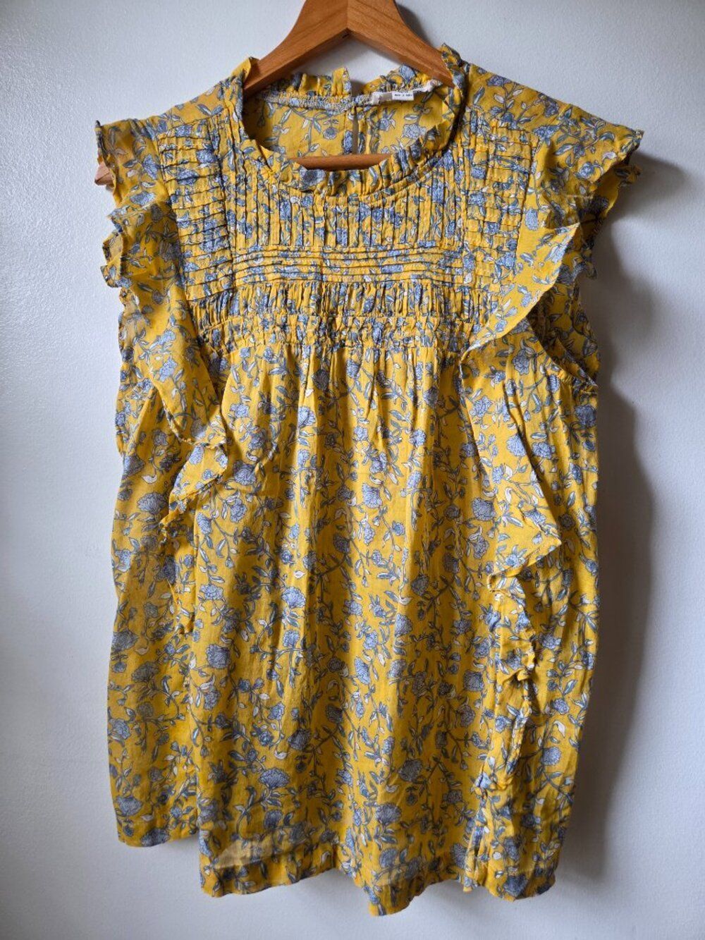 EUC LIKE NEW BEACH LUNCH LOUNGE YELLOW FLORAL PLEATED RUFFLED TOP SIZE M